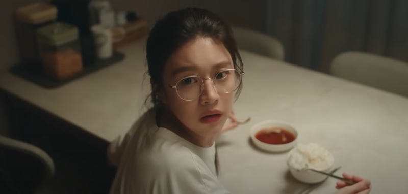 슬기로운 전공의생활 고윤정 꾸안꾸 카고팬츠 패션 안경