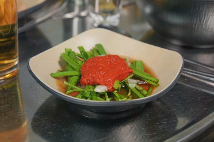  종로3가역맛집에서 솥뚜껑에 퐁닭한마리의 특별한 맛을 경험하세요