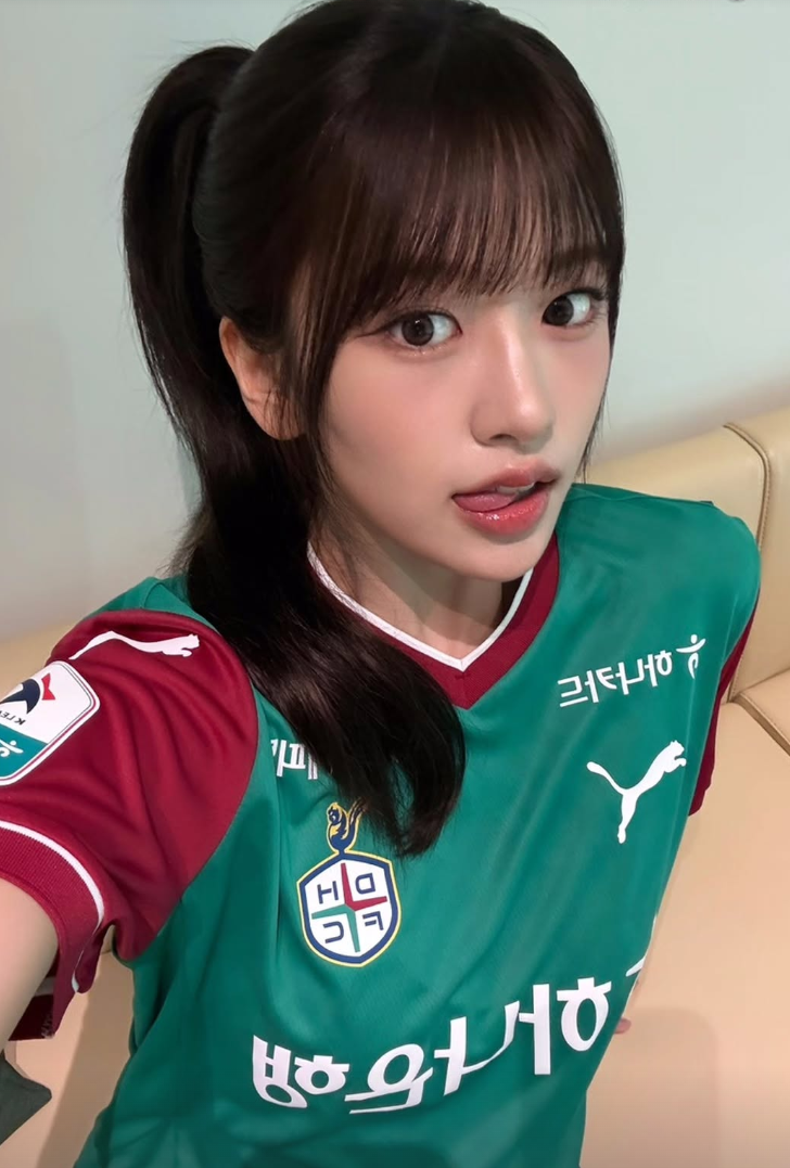 대전의 딸 안유진 시축 경기, <b>데뷔골</b> 터뜨린 17살 선수는?
