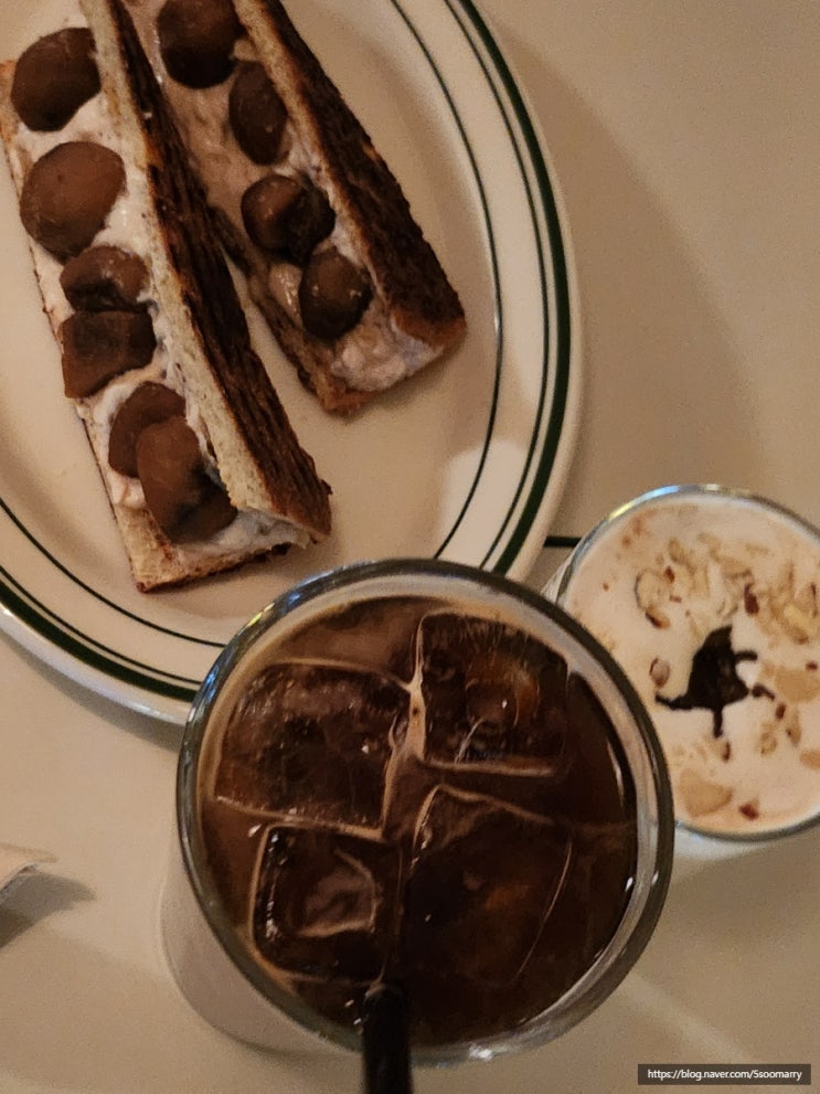  밤크림라떼 수제 샌드위치 디저트 맛집 도어투도어 압구정