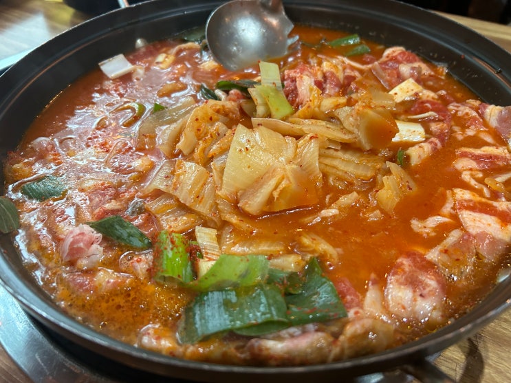  청량리 시립대학교 대학원생이 추천하는 모임 맛집 <꽃닭>(차돌김치찜)