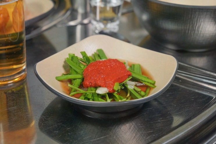  종로3가역 닭칼국수 맛보러 솥뚜껑에 퐁닭한마리 방문하기