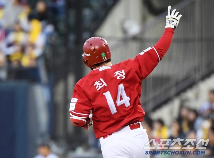<b>최정</b>, KBO 첫 <b>500홈런</b> 눈앞! 레전드는 다르다