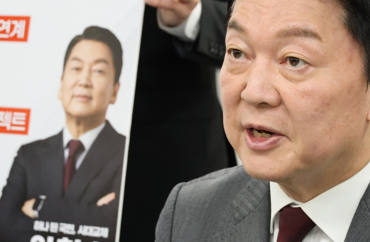 직격탄: "<b>김문수</b>, 계엄과 탄핵에 사과하고 <b>윤석열</b>은 <b>탈당</b>해야... 