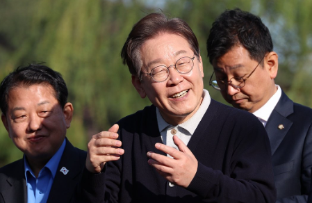<b>이재명</b>, <b>18세</b>까지 <b>아동수당</b> 지급