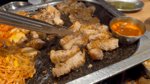  [강남역] 강남역 고깃집 추천 '칼맞은삼겹살' 야장분위기 고깃집, 구워주는 두꺼운삼겹살 맛집 '내돈내산'