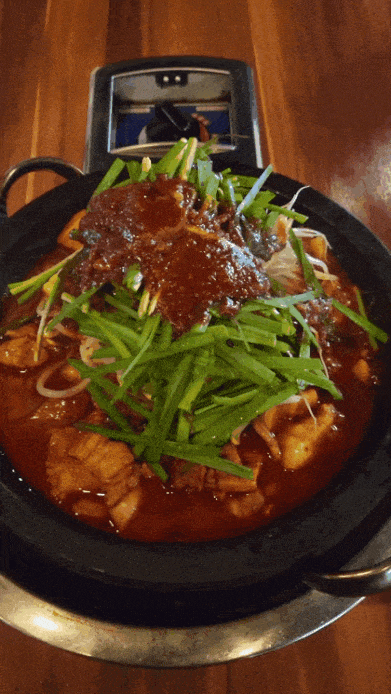 대구 북구 서변동 맛집 '설화돈' 후기 – 돌판 부추 두루치기와 볶음밥