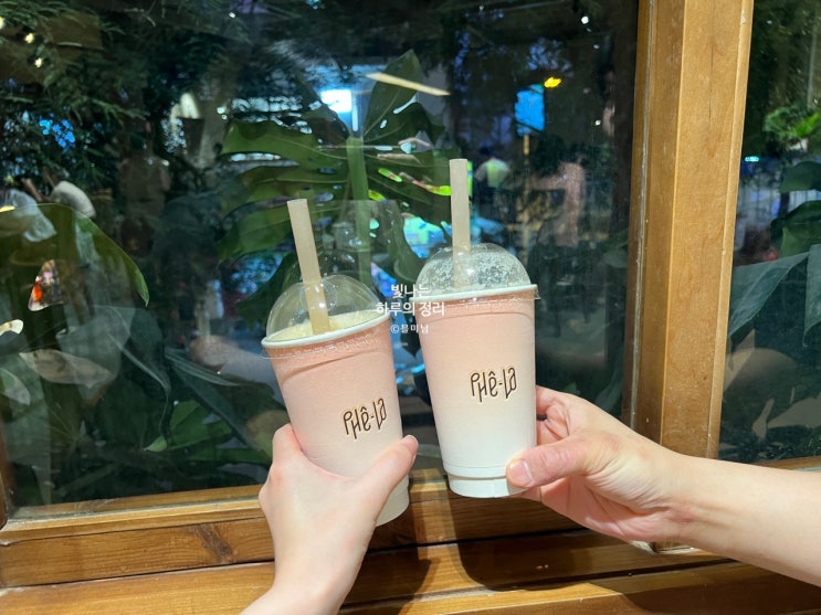 찻맛 진한 밀크티가 있는 호치민카페 페라 Phe La