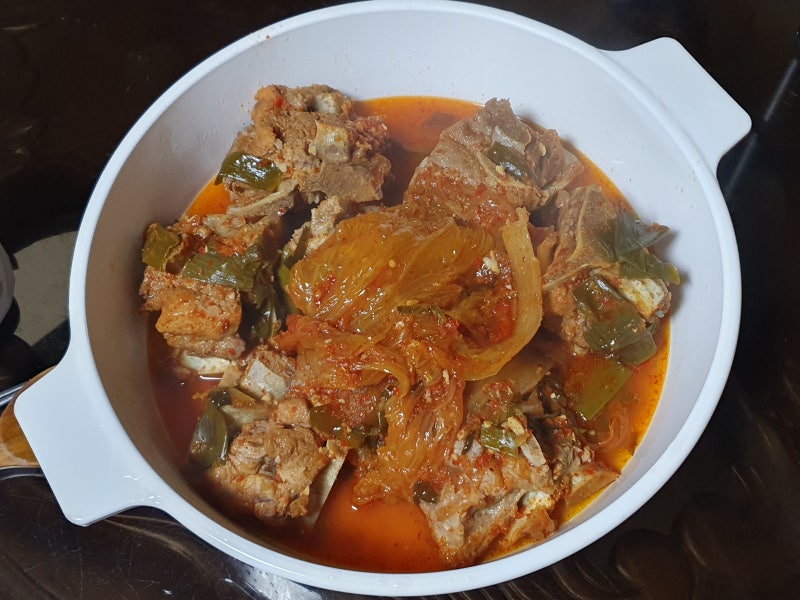 돼지등뼈 김치찜 만들기 묵은지 넣고 압력솥 요리
