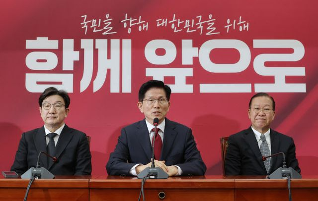  ‘단일화 동상이몽’ 김문수-국힘 지도부…당무우선권 놓고 ‘충돌’