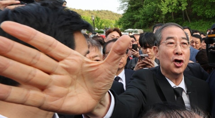 단체 <b>공식 사과</b>와 후보 사퇴... 이재명 <b>대통령</b> 선거 후보 분노... 