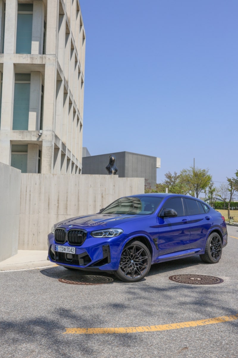 2025 BMW X4M 시승기, 스트레스 풀리는 강력한 성능의 쿠페형 SUV / 가격 포토 정보 제원 연비
