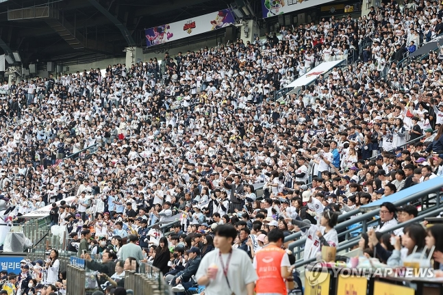 [속보] <b>KBO</b>, 역대 <b>최소 경기</b> <b>300만 관중</b> 돌파! 