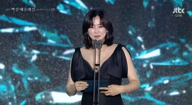 '둘째 임신' 이하늬, '백상'으로 공식석상…남궁민과 나란히 시상 [백상예술대상]