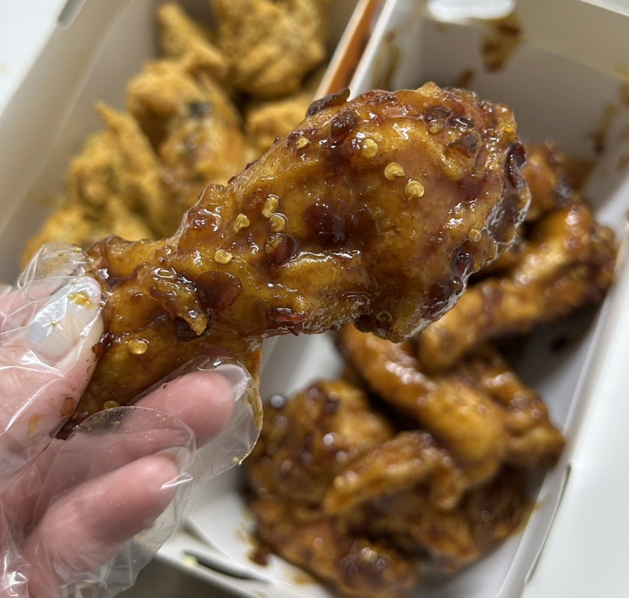 치킨플러스 안산월피점 사진 6