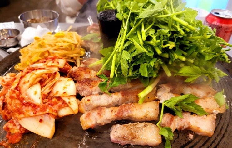  [구서동]한재미나리와 삼겹살의 만남 구서동 고기맛집 '목구멍 구서동점'