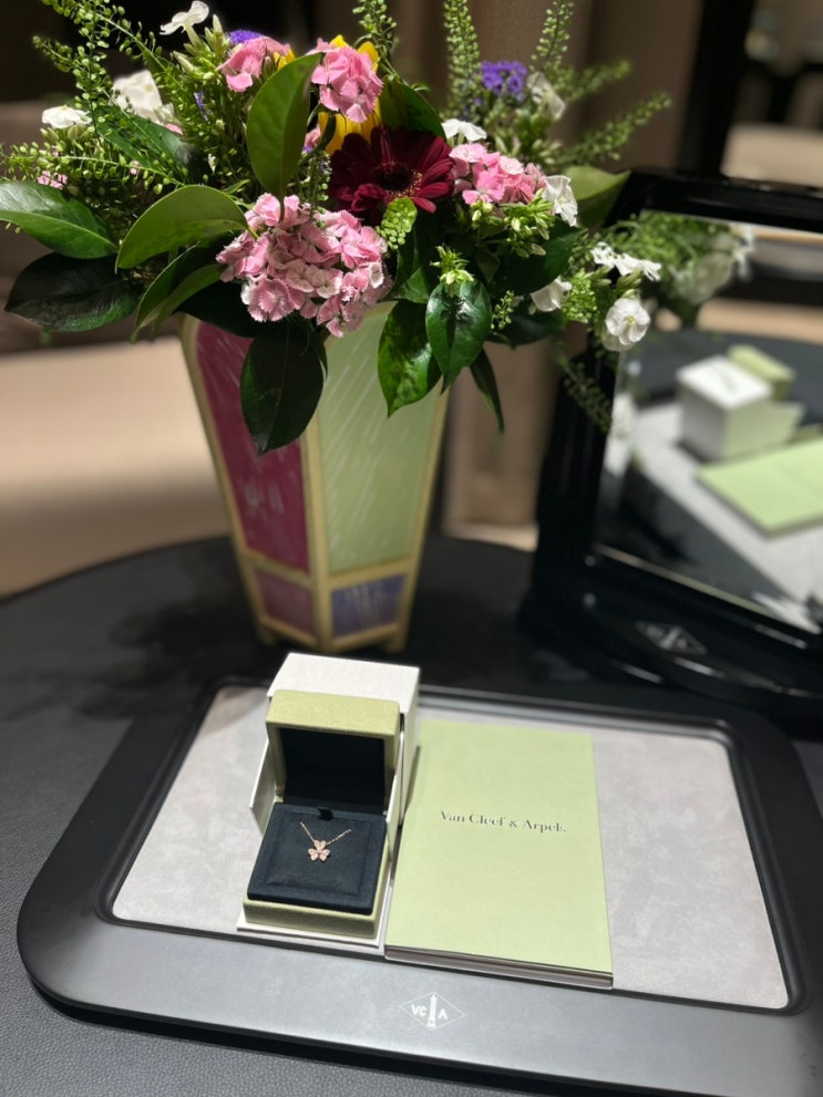  반클리프앤아펠(Van Cleef & Arpels) 프리볼 미니 목걸이