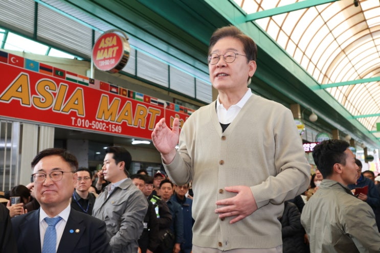 <b>이재명</b>, <b>김문수</b>·한덕수 <b>단일화</b> 저격 “국민과 함께 이길 것”