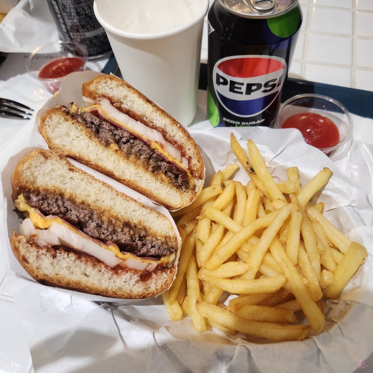  내돈내산 [여의도] 니즈 버거 - 피넛 버터가 들어간 수제 버거 맛집