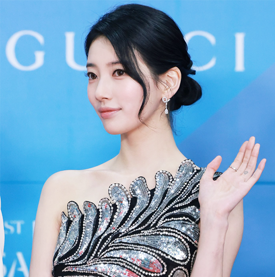  백상 여신 퀸 수지 초호화 고사리 드레스 어떤거?