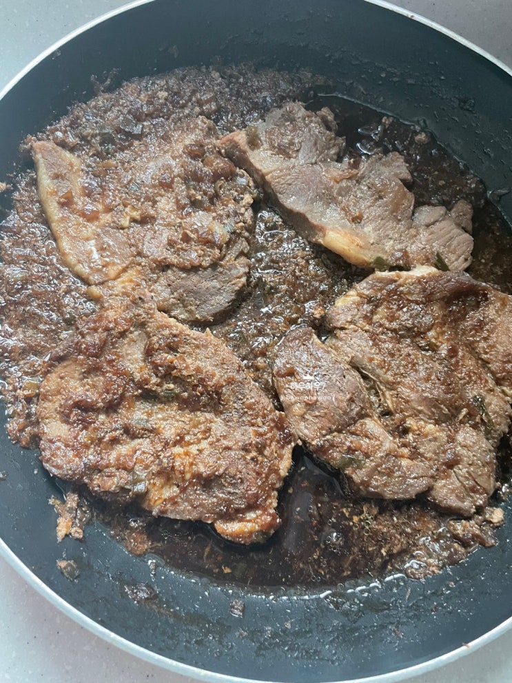  마켓컬리 용강동식 돼지왕구이 솔직후기 추천? 비추천? ( feat. 마켓컬리 양념 돼지 안짜고 돼지냄새 안나고 맛있나요? )