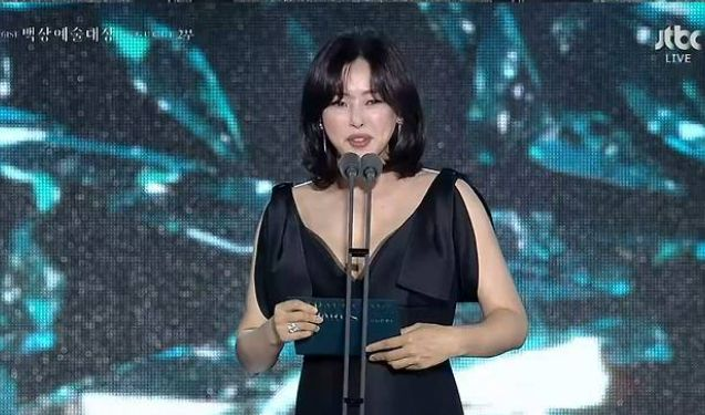  '둘째 임신' 이하늬, 아름다운 D라인… "무거운 몸으로 촬영"
