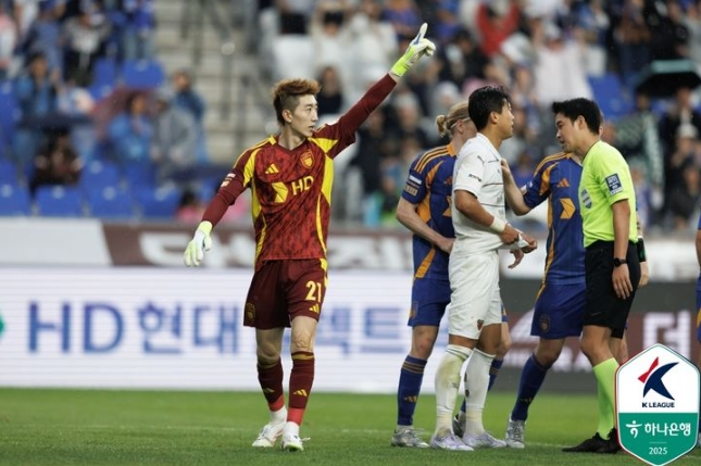 조현우 PK 슈퍼세이브! 울산 HD, 포항과 동해안 더비서 1-1 무승부 3위 도약 조현우 PK 슈퍼세이브! 울산 HD, 포항과 동해안 더비서 1-1 무승부 3위 도약