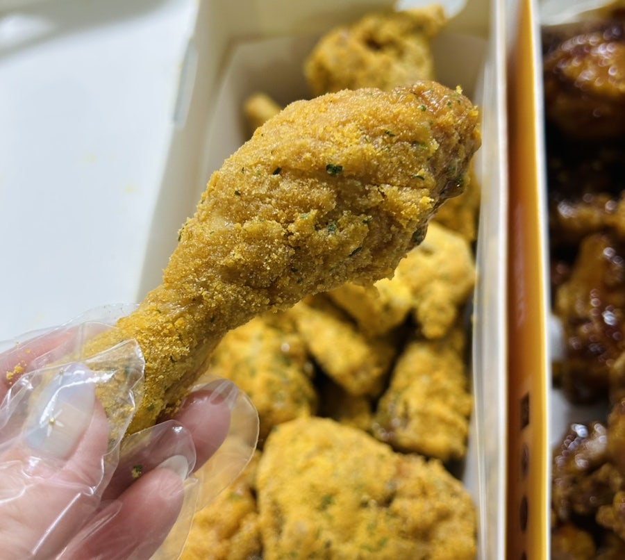 치킨플러스 안산월피점 사진 5
