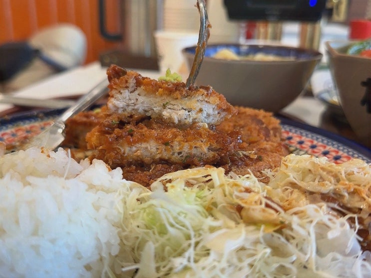  핵밥 암사점, 깊고 진한 일본 생라면을 맛볼 수 있는 곳
