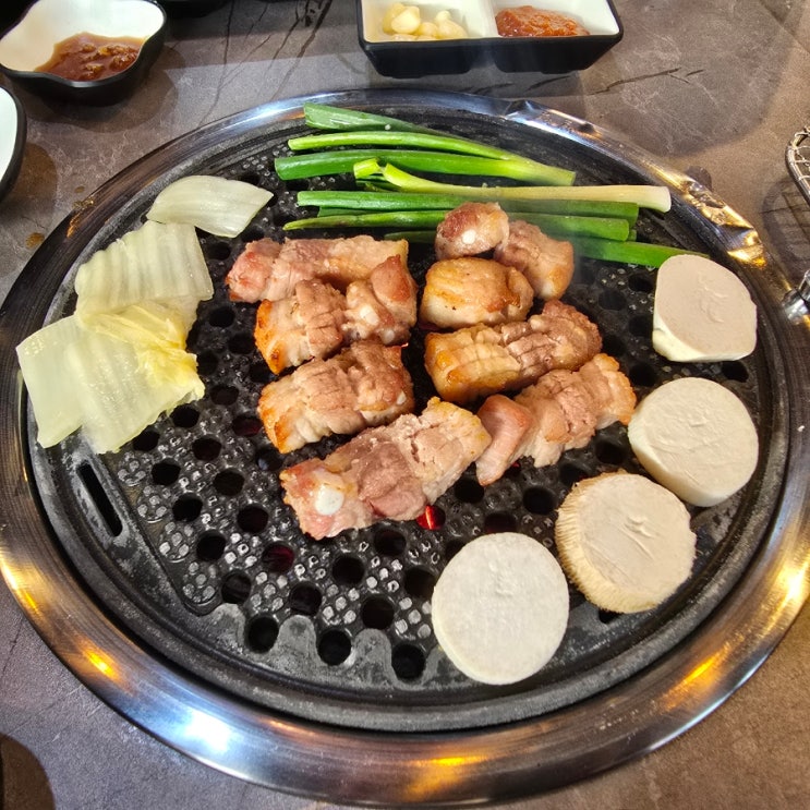 구워주는 포항 영일대 삼겹살 맛집 『 육식남 포항우현점 』 || 삼겹살, 목살, 구미식돼지찌개 구워주는 포항 영일대 삼겹살 맛집 『 육식남 포항우현점 』 || 삼겹살, 목살, 구미식돼지찌개