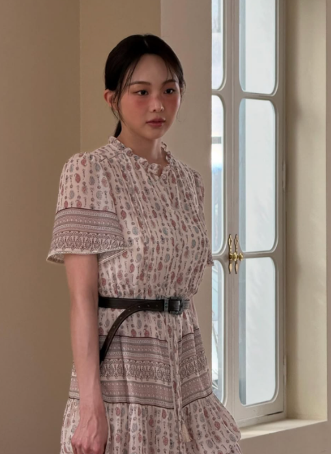  보헤미안 감성 가득한 디자인으로 매력인 브랜드 플라스틱아일랜드 셔츠 타입 여름 반팔 원피스 코디 추천 w. 금새록