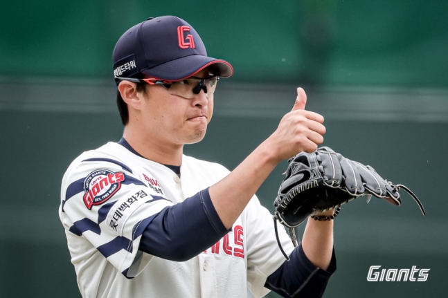 "안경 에이스의 <b>부활</b>"…토종 에이스 <b>박세웅</b>, 탈삼진왕 꿈꾸는... 