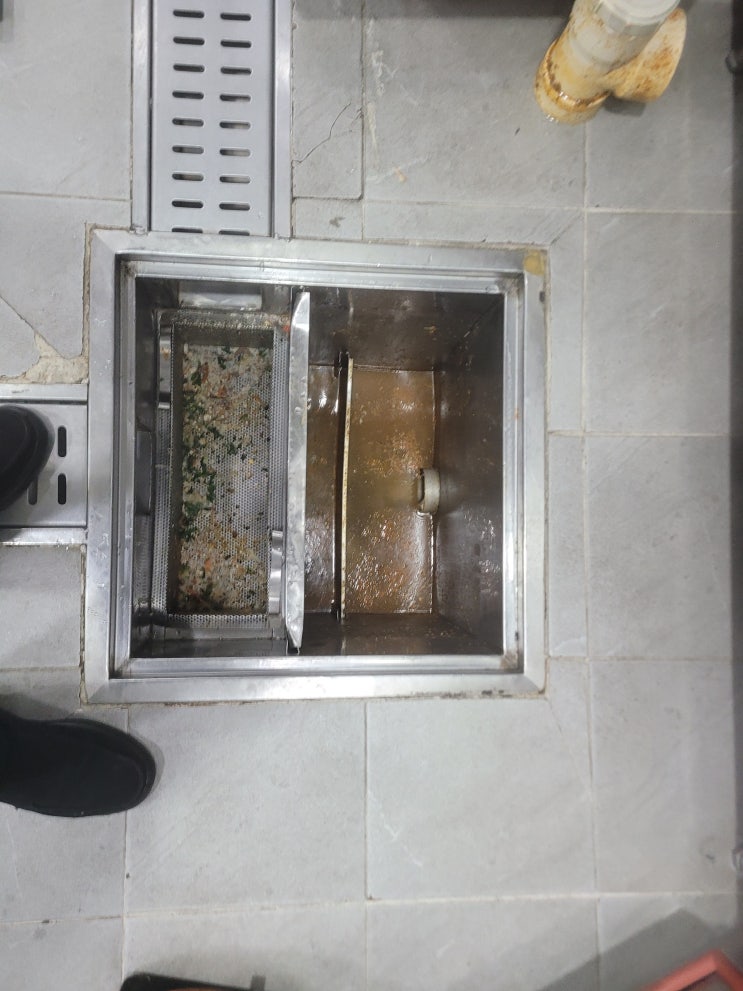  구내식당 배수구 뚫기 여기저기 배수관 역류하는 문제 서울 인천