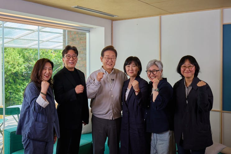 나를 위해 <b>대통령</b>은 <b>이재명</b>! <b>문화예술계</b> 인사들 with <b>이재명</b>.