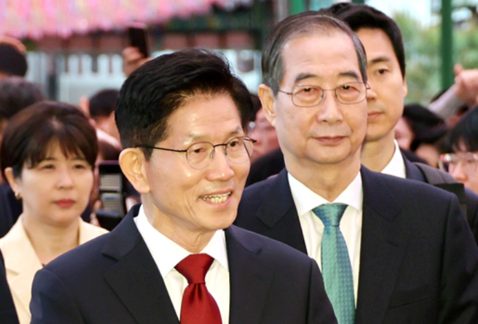 국힘 <b>김문수</b>에 한덕수 <b>단일화</b> 대선<b>후보</b> 압박 관련주 영향... 