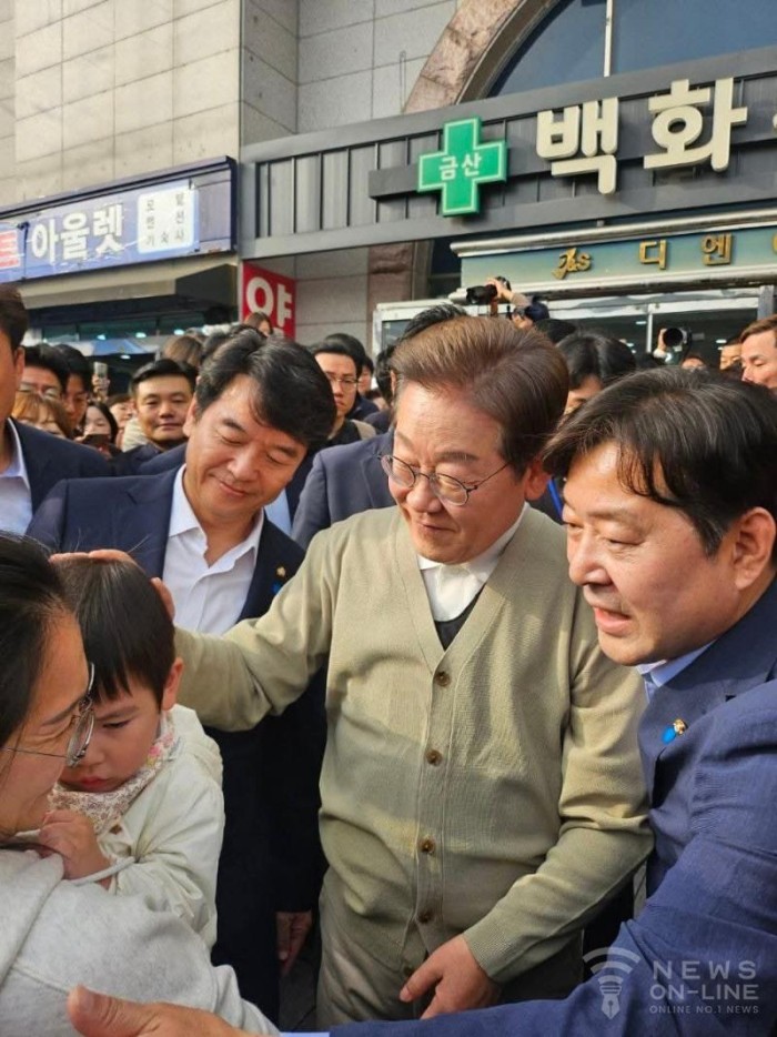 <b>이재명</b> 대통령 <b>후보</b>, '골목골목<b>경청투어</b>'로 충남 금산 방문... 