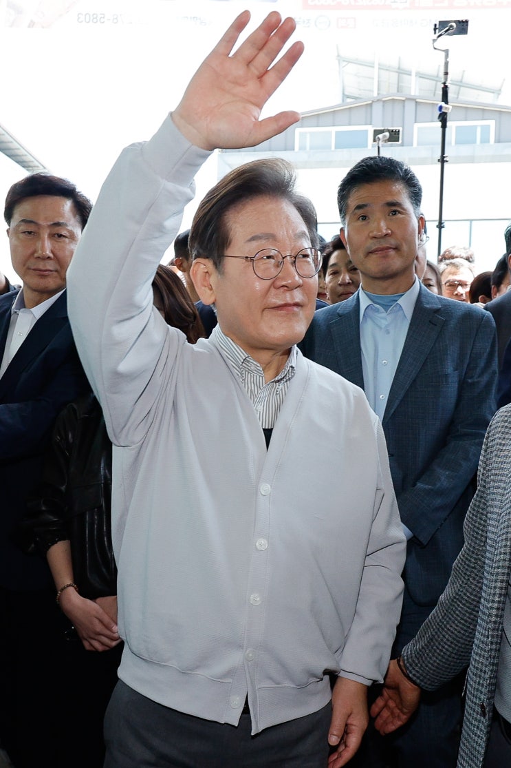 <b>이재명</b> 재판, 대선 뒤로 연기…마지막 <b>걸림돌 제거</b>됐다