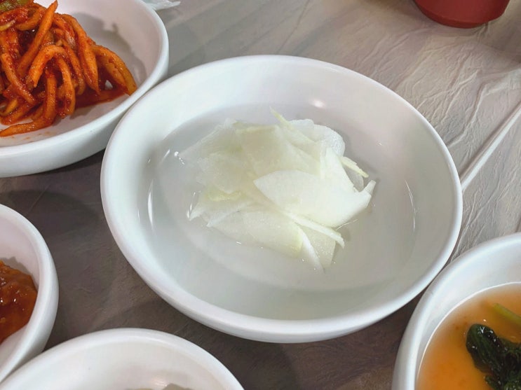  진고개냉면, 강릉 세인트존스호텔 맛집에서 비빔막국수의 매력에 빠지다