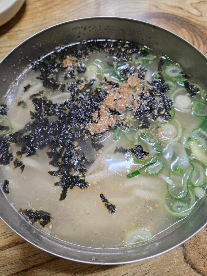  강릉중앙시장 내돈내산 가성비 맛집 3000원 성남칼국수 (주차장 정보)