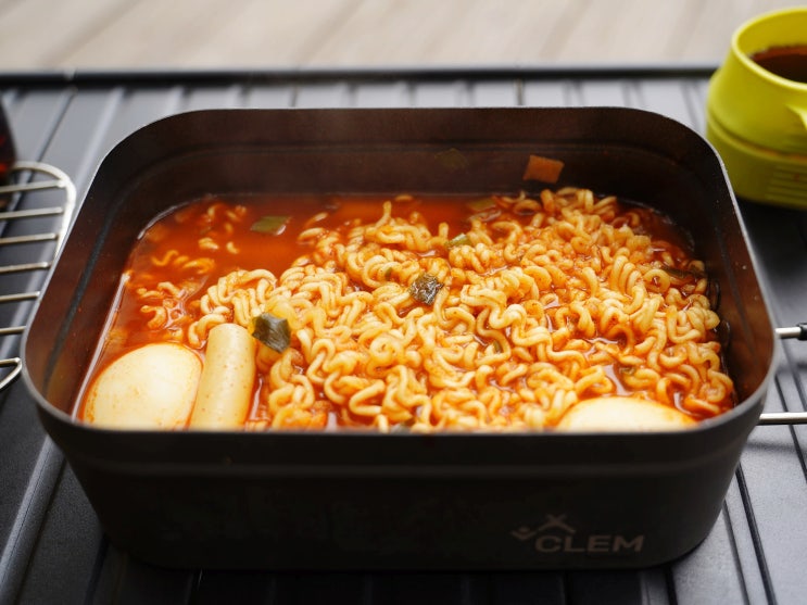  노브랜드 밀국물떡볶이로 라볶이 해먹기! 간편캠핑음식 추천