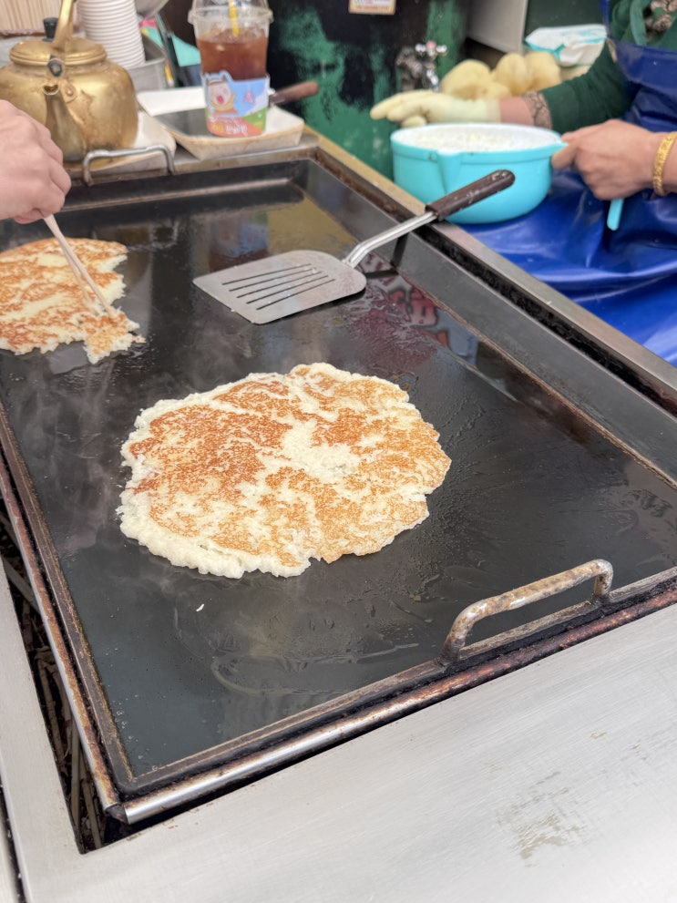  속초 중앙시장 감자전 맛집 | 포장 없이 철판에 바로 구워주는 대박감자전 솔직 후기