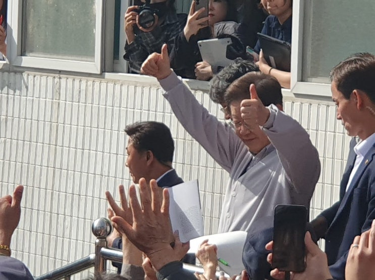 <b>이재명</b> 더불어민주당 대선<b>후보</b>, ‘<b>경청 투어</b>’ 익산방문