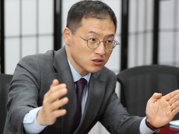 “기회 되면 <b>이재명</b> 만나겠다?” <b>김상욱 탈당</b>…보수 해체... 