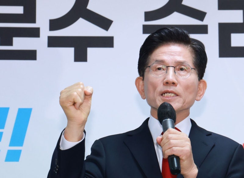 국민의힘 김문수 후보 기자회견. “지도부, 강제 단일화 손 떼. 굴복 안 해” ※당 주도 단일....