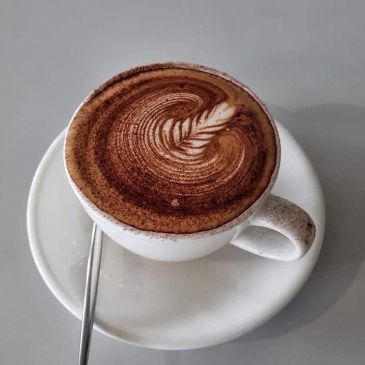  시드니 카페 추천 2편 - L’Expresso House. 카푸치노가 맛있는 감각적인 로컬 카페!