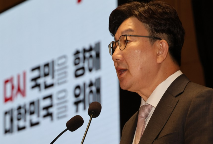 [속보] <b>권성동</b>, 김문수 후보... 단일화 촉구하며 <b>단식 농성</b>까지... 