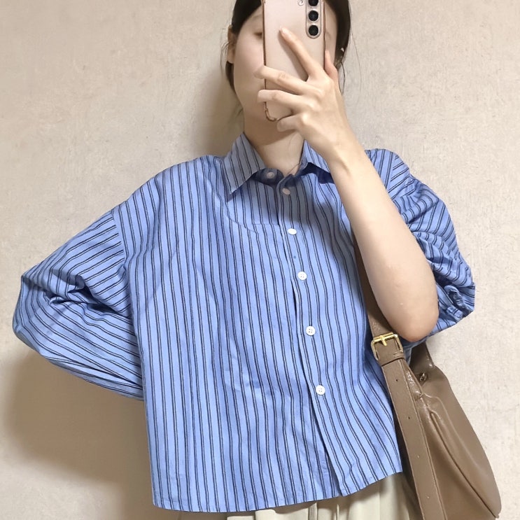  여성봄코디 데일리룩 추천 크롭 블루스프라이트셔츠