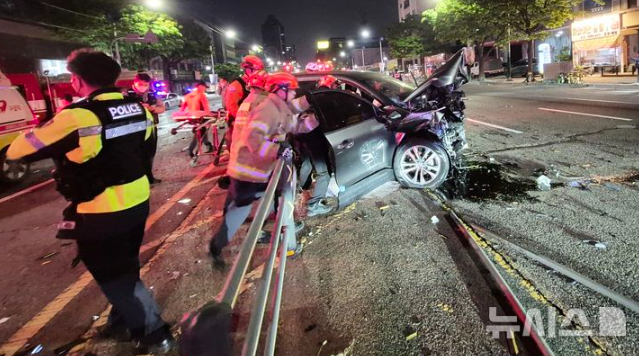 “인천 무면허음주 20대 벤츠남, <b>군인</b> 아들 만나러 가던 <b>어머니</b>... 