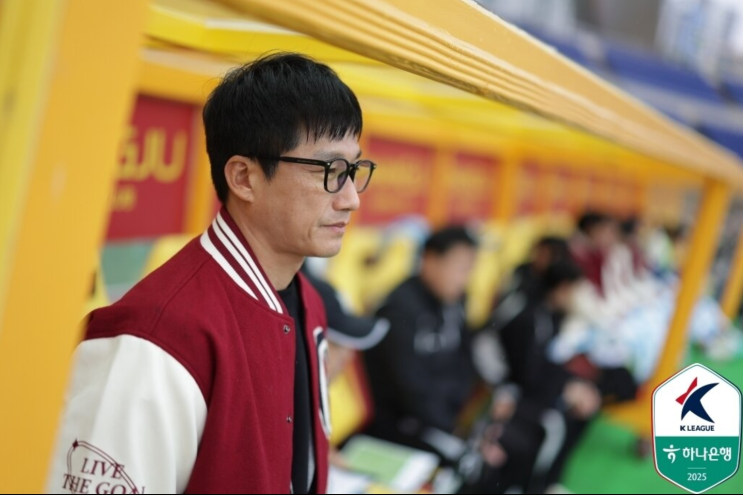 ‘밀치기 논란’ 이정효 감독, 오후성 해명. “감독님이 먼저 사과” ‘밀치기 논란’ 이정효 감독, 오후성 해명. “감독님이 먼저 사과”