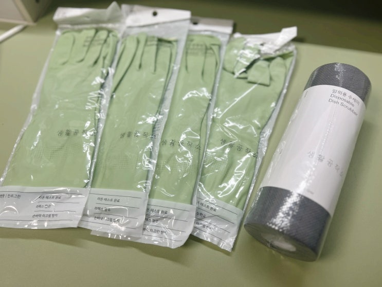  생활공작소 주방용품 구멍안나는 잘벗겨지는 니트릴 스타일 라텍스 설거지 고무장갑 일회용 수세미 조합